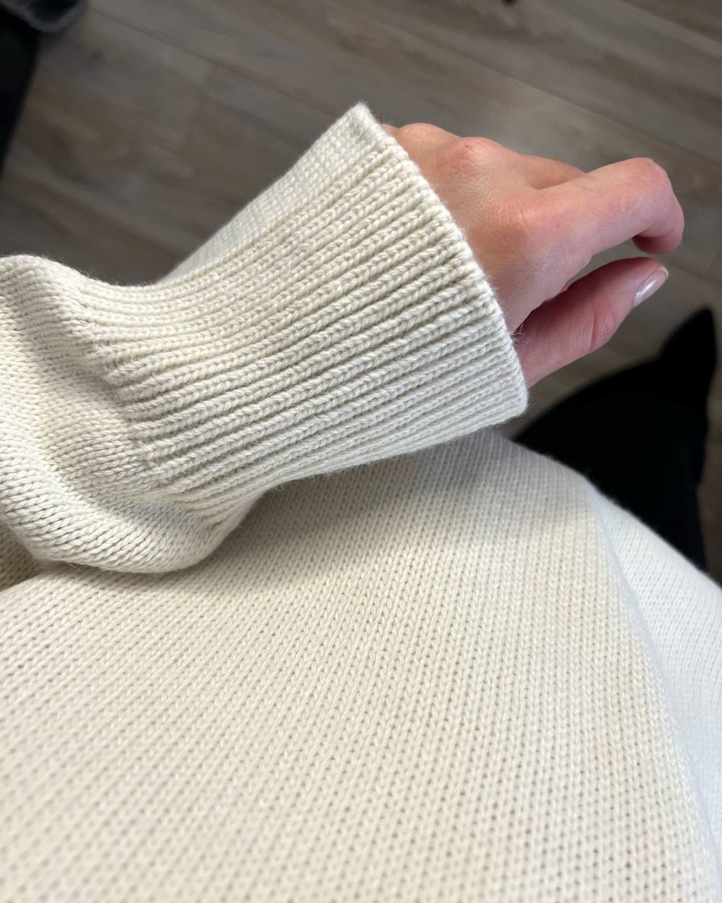 Fancy sweater in milky shade 🥛